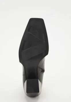 Alina Heel Classic Leather Boots
