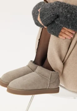 Glasgow Sheepskin Boots