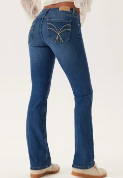 Low Embroidery Pocket Jeans