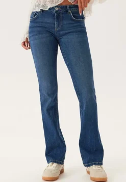 Low Embroidery Pocket Jeans