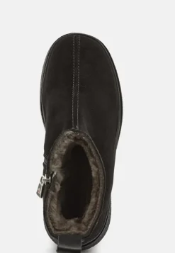 Mount Meer Curling Boots
