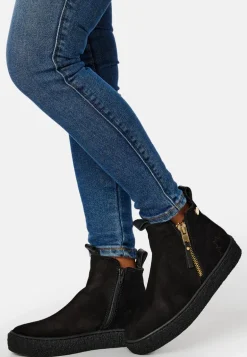 Mount V. Zip Boots