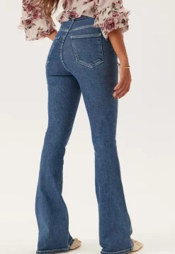 Moxy Flare V Cut