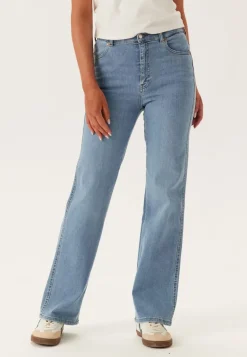 Moxy Straight