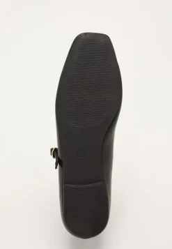 Onlakira-3 Pu Mary Jane Baller