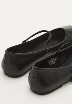 Onlakira-3 Pu Mary Jane Baller