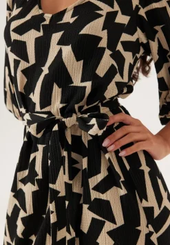 Structured Puff Sleeve Midi Dress