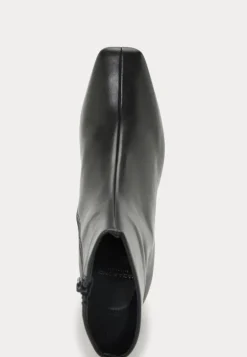 Vendela Classic Leather Boots