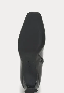 Vendela Classic Leather Boots